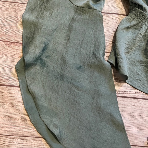 EXPRESS Cascading Sleeve Surplice Top - Picture 14 of 16